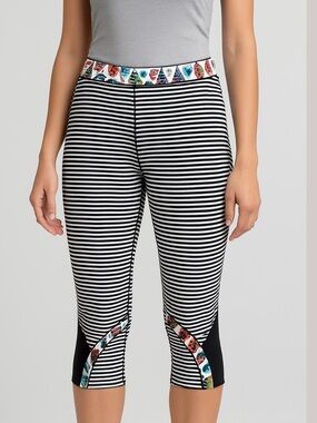 LULULEMON SeaWheeze Run : Inspire crop bugs & black white parallel stripes sz 8